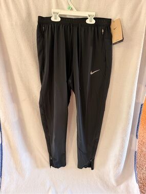 Nike Black Men's Athletic Joggers with Reflective Swoosh